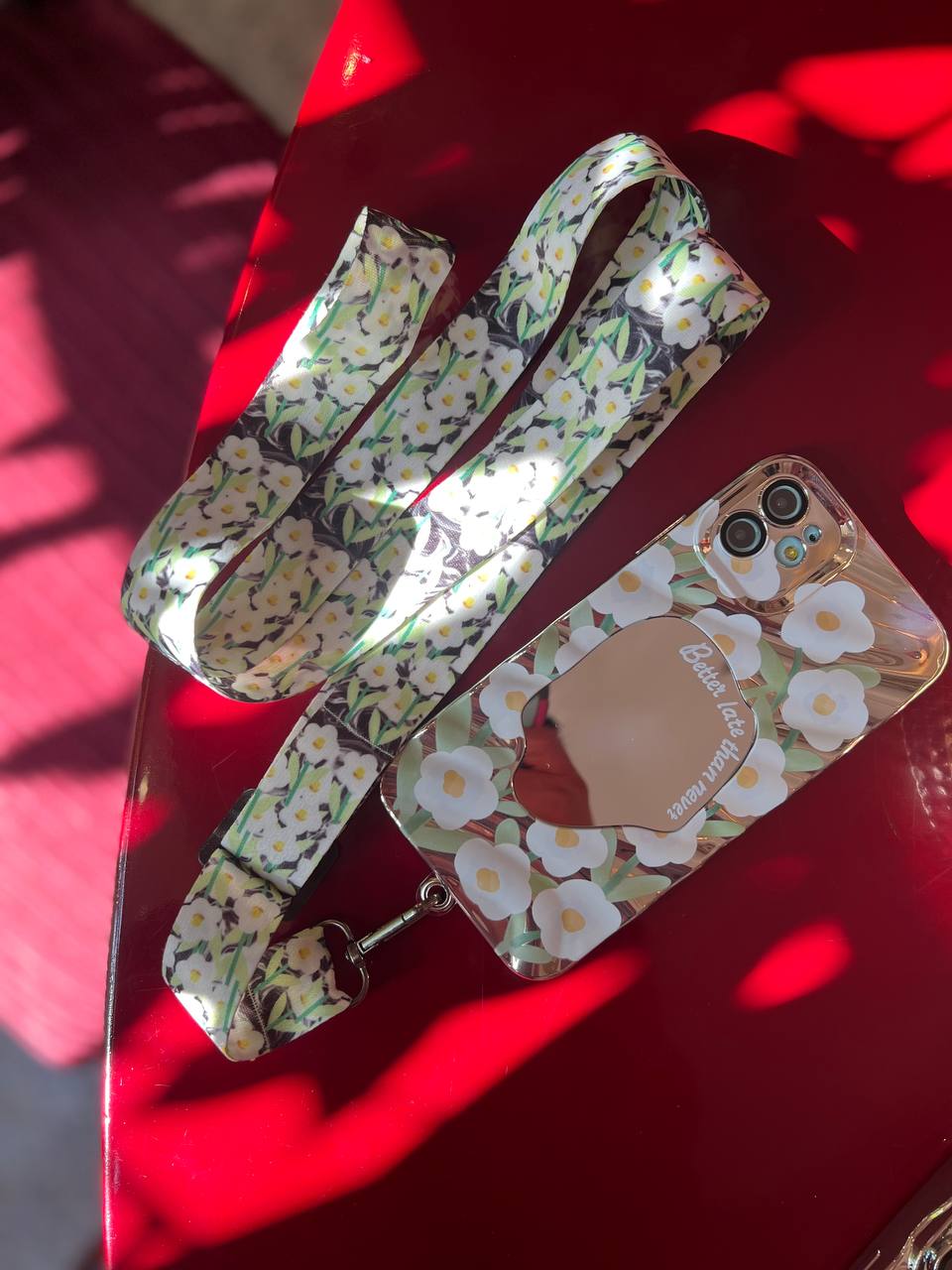قاب آیفون موج دار کرومی طرح گل بابونه آینه دار