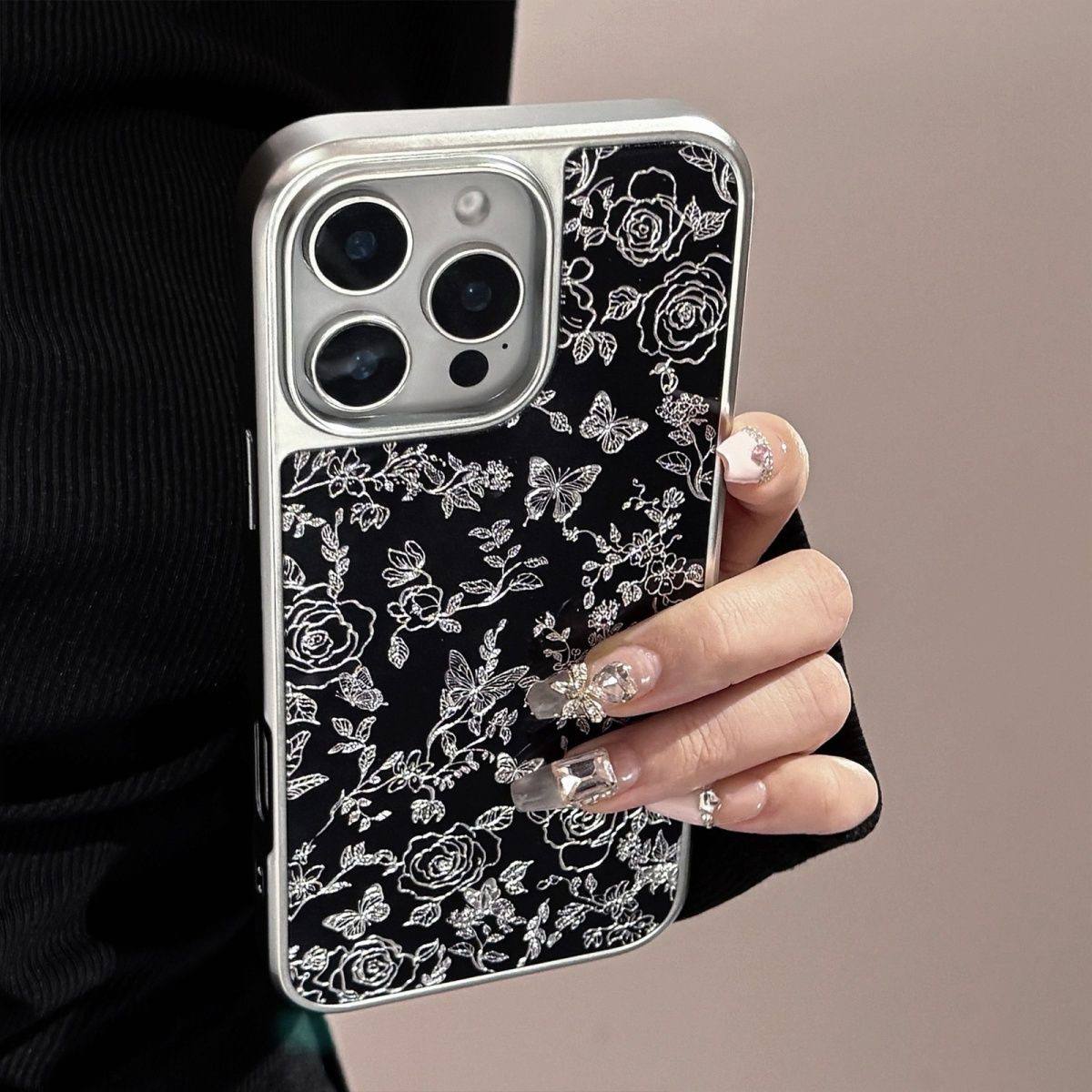 قاب پروانه و گل مشکی