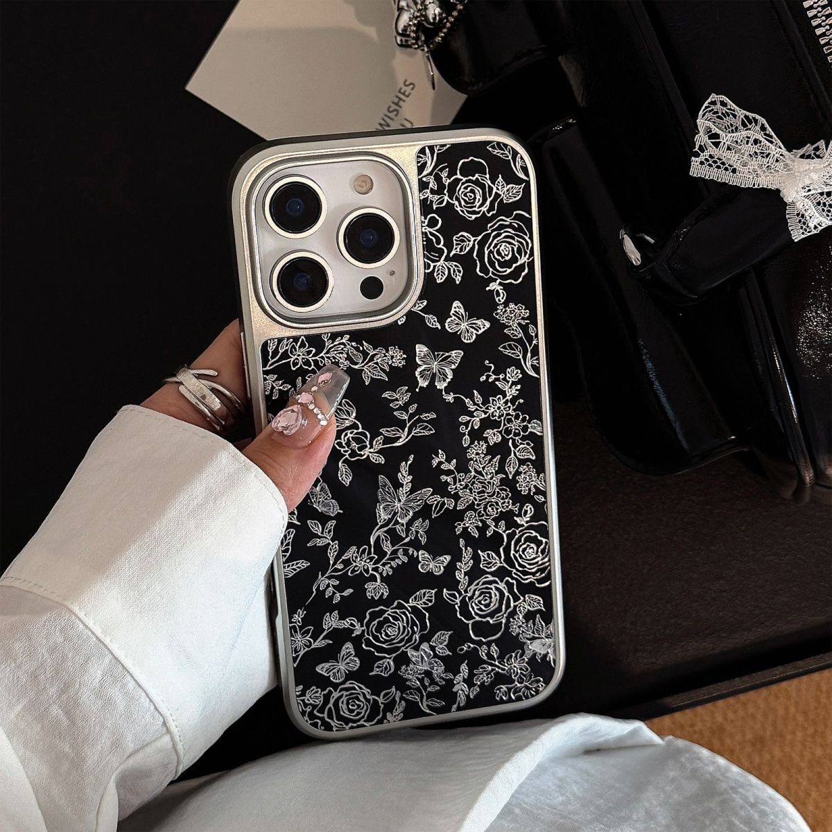 قاب مشکی با پروانه و گل نقره ای