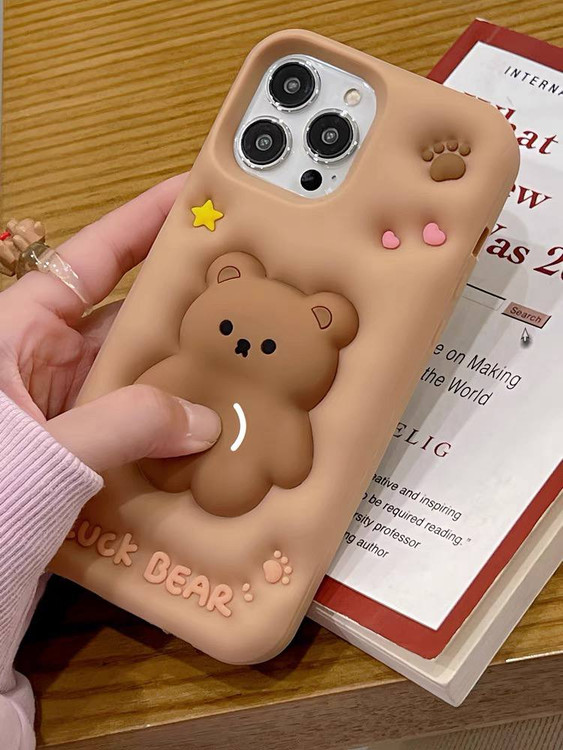 نمای نزدیک قاب سیلیکونی پاک کنی آیفون طرح خرس Luck Bear اورجینال