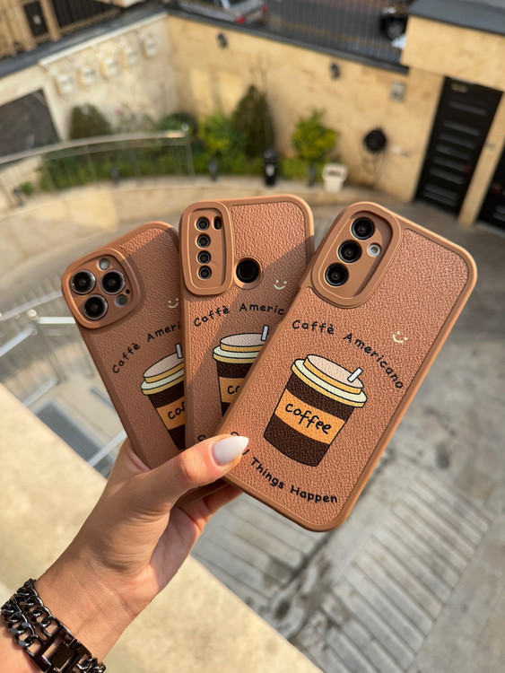 دسترسی آسان به درگاهها و دکمهها در قاب فانتزی طرح قهوه آیفون