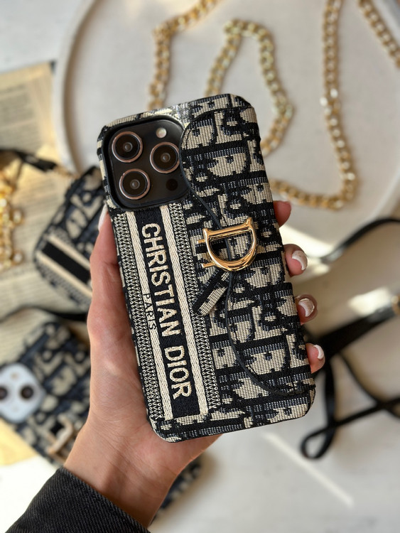 طراحی شیک و کاربردی قاب گوشی آیفون برند دیور با کیف پول پشتی Dior Fabric