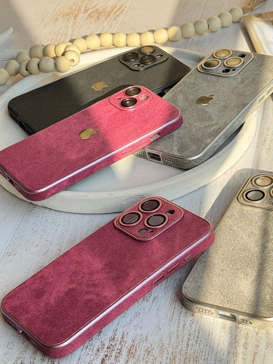 قاب آیفون راینو استون مشکی - نمای نزدیک