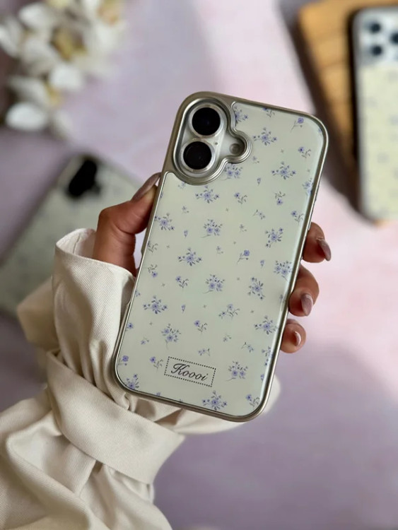 نمای نزدیک قاب آیفون طرح گل یاسمن